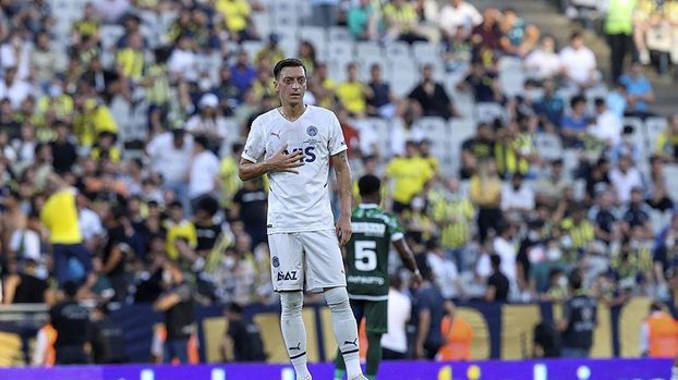 Fenerbahçe'de ikinci van Persie krizi kapıda! Mesut Özil...