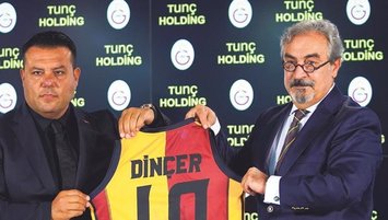 Taşın altına elini koydu