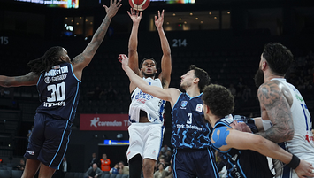 Anadolu Efes rahat kazandı