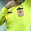 Böylesi görülmedi! Hakem kartlarını unuttu