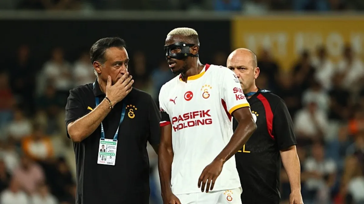 Başakşehir maçında sakatlanmıştı! Osimhen stadyumdan böyle ayrıldı
