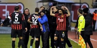 Eskişehirspor Lawal'la güldü