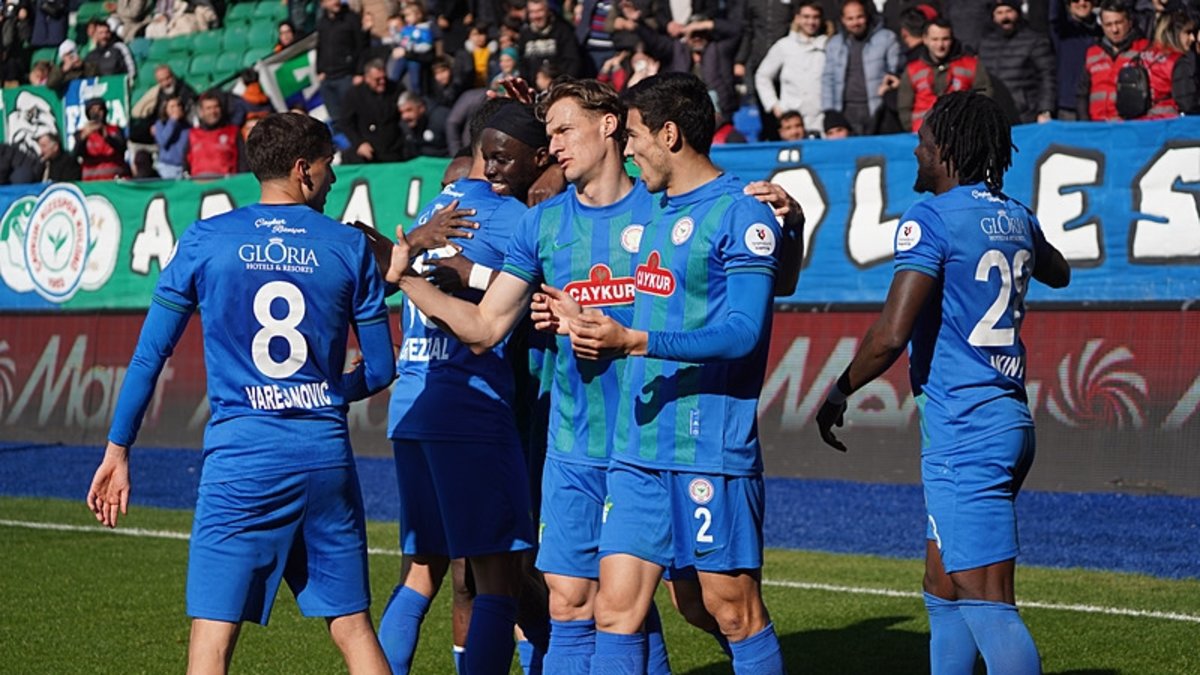 Çaykur Rizespor'dan sakatlık açıklaması! David Akintola, Rachid Ghezzal ve Abdülkadir Ömür... Çaykur Rizespor'dan sakatlık açıklaması! David Akintola, Rachid Ghezzal ve Abdülkadir Ömür...