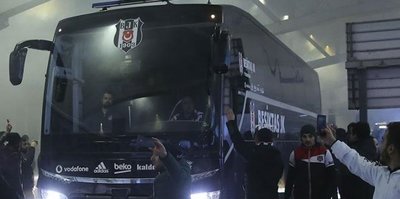 Antalya'da Beşiktaş otobüsüne taşlı saldırı