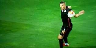 Podolski'nin golünde elle müdahale...