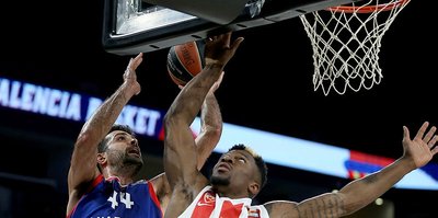 Anadolu Efes, Kızılyıldız'ı devirdi