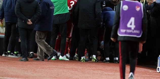 BeÅiktaÅ'ta Burak Yılmaz'ın kafasına yabancı madde isabet etti!