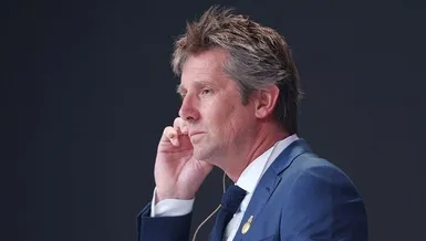 Edwin van der Sar yoğun bakıma alındı!