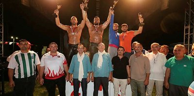 12'nci Şile Yağlı Güreşleri'nde Başpehlivan Recep Kara oldu