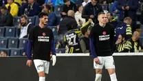 Siyah tişörtle çıktılar